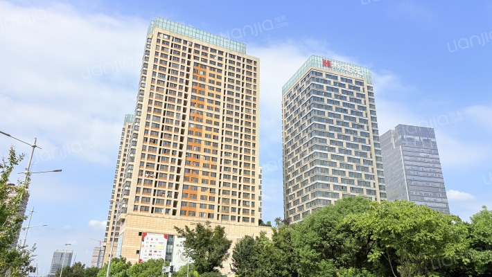 高铁新城圆融广场外景图
