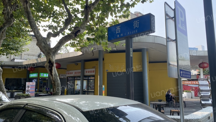 西街外景图