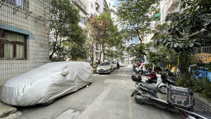 栖霞小区外景图