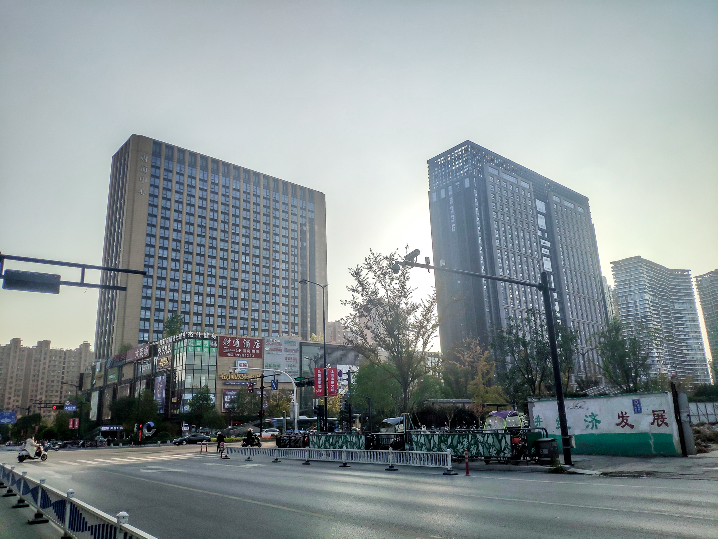 绿城财通中心小区实景 2