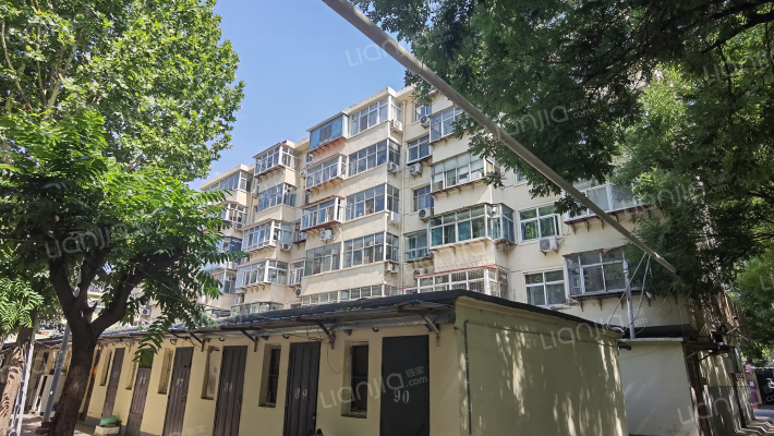 建设大街供水公司宿舍外景图