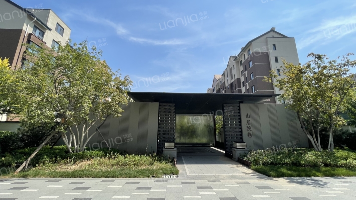 格调松间南里外景图