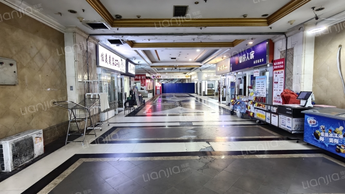 第五大道商业街外景图