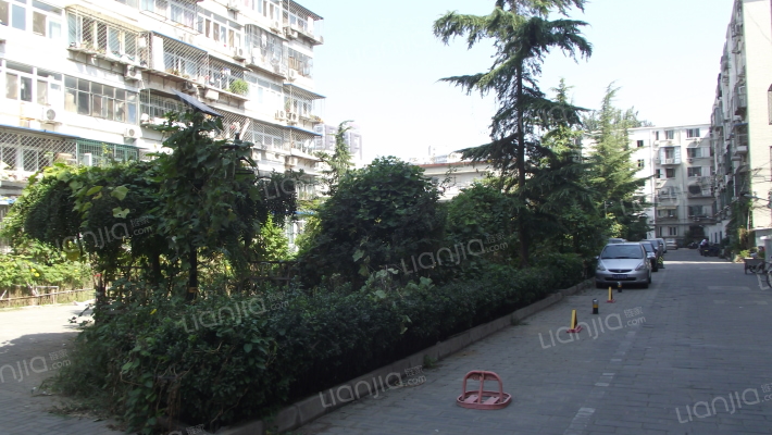 西八间北里外景图