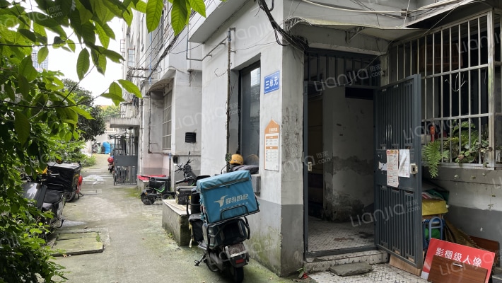 解放路一段170号外景图