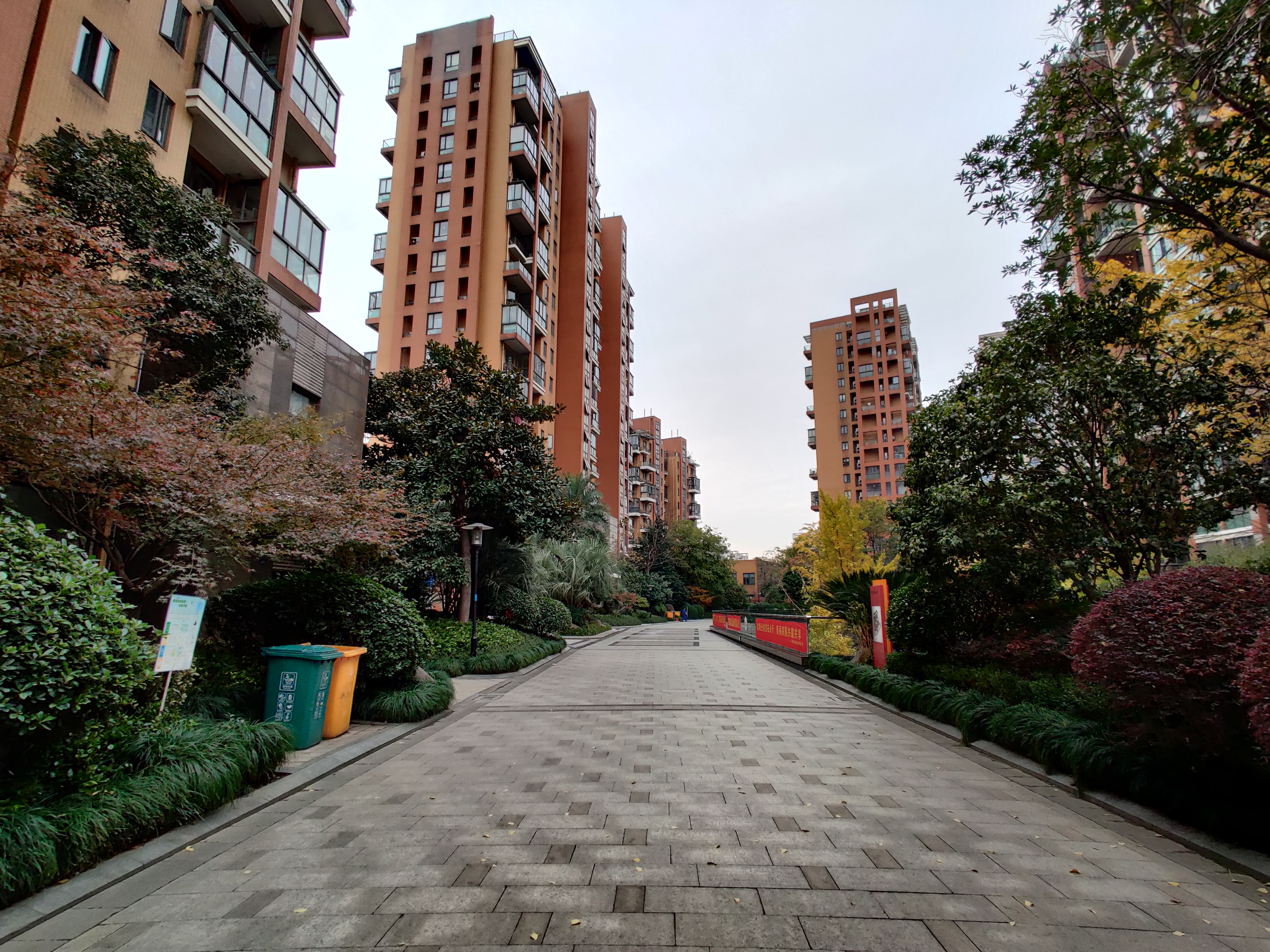  橡树园小区实景 3