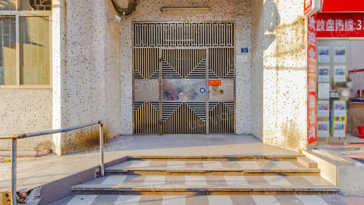 康平大厦外景图