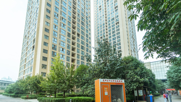 御溪望城外景图