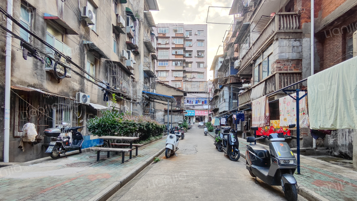 桥大宿舍外景图