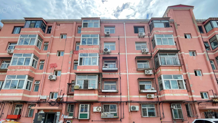 南口小学教师楼外景图