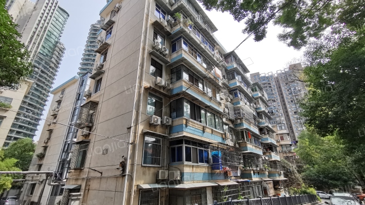 广埠屯电力职业学院教师宿舍外景图