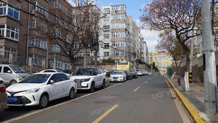 抚顺路11号小区外景图