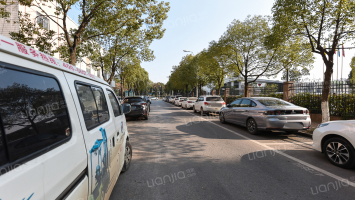 中构银城外景图