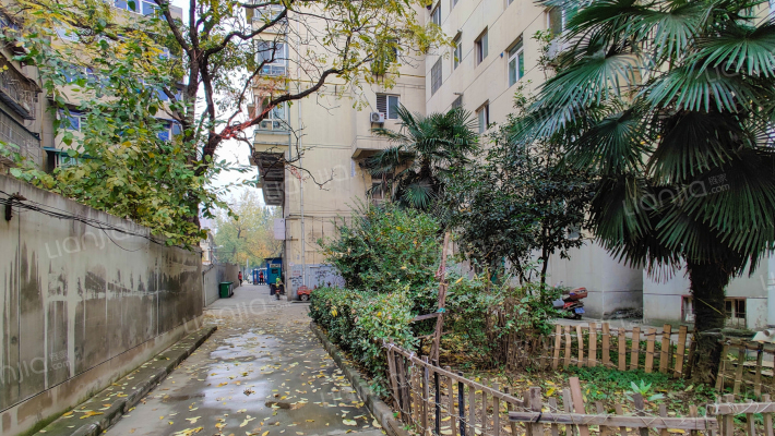 万方公寓外景图