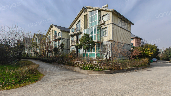 高山流水外景图