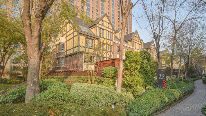 普罗旺世七期温泉别墅外景图