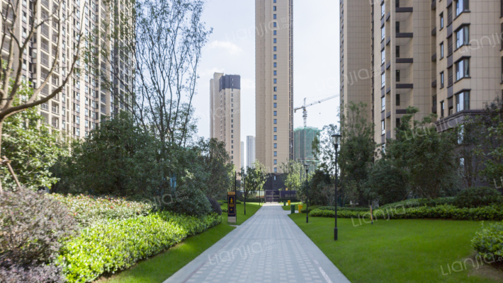 中国铁建青秀城外景图