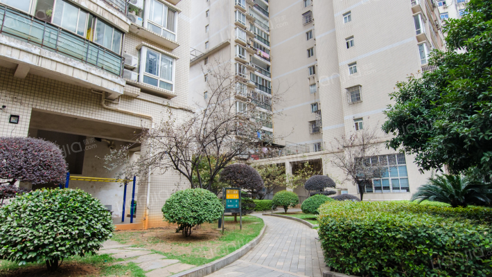 华宫小区外景图