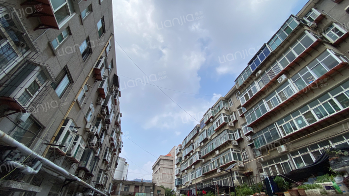 水泥厂宿舍外景图