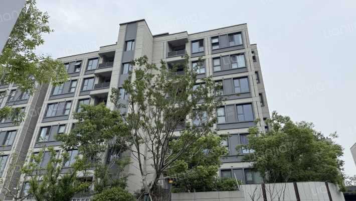 绿地琥珀半岛外景图