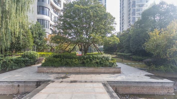 时代中央花园外景图