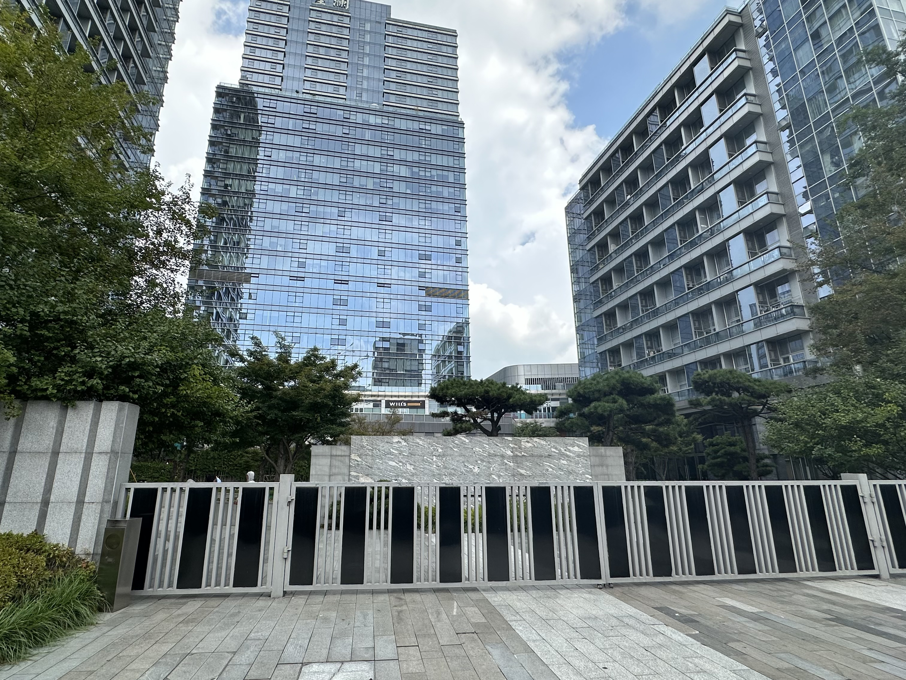 Starry City compound photo 3
