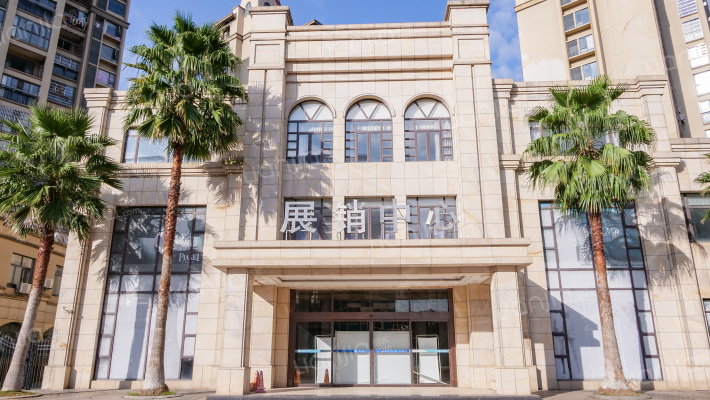 朗贤·奥特莱斯小镇外景图