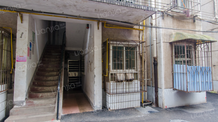 中南大学湘雅二医院大院外景图