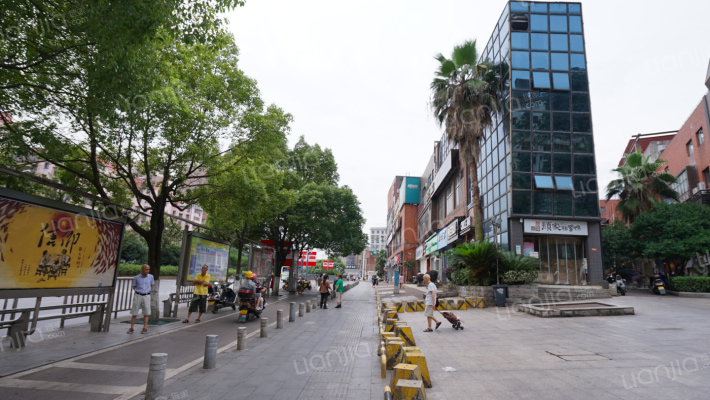 林科大橙子商业街外景图