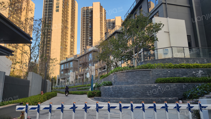 富基·云山湖镜外景图