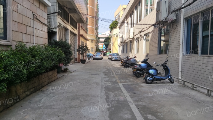 供电大厦宿舍楼外景图