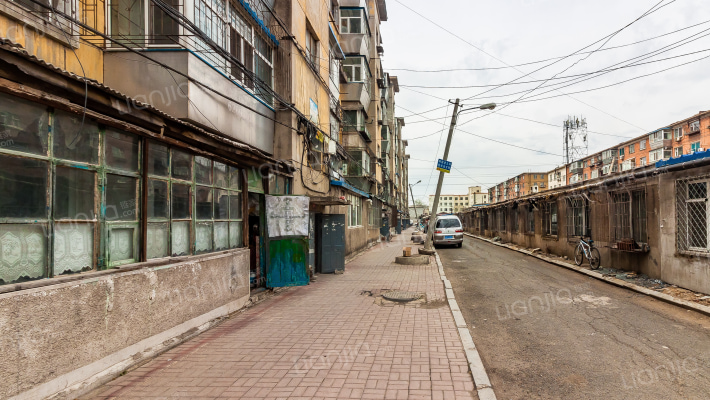 长师化油器家属楼外景图