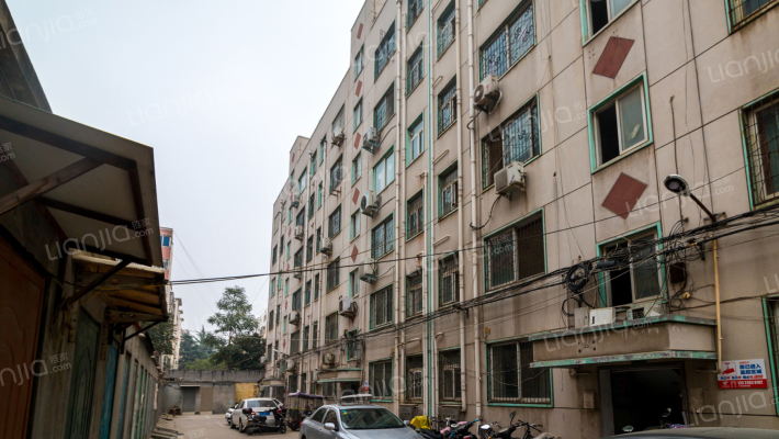 南阳路房管局家属院外景图