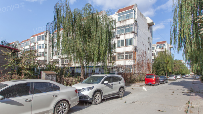 温泉花园A区外景图