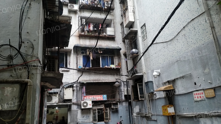 小龙坎正街290号附2号外景图