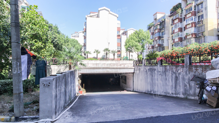 建设公寓外景图