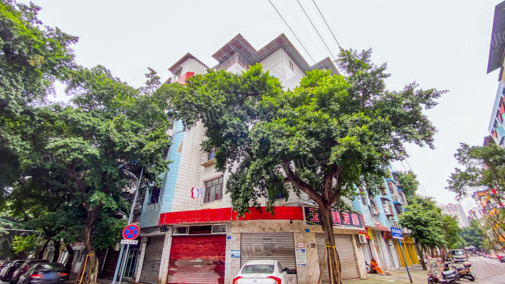 皮鞋城南一街外景图