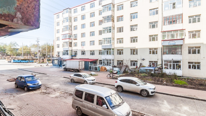 松峰糖果厂家属楼外景图