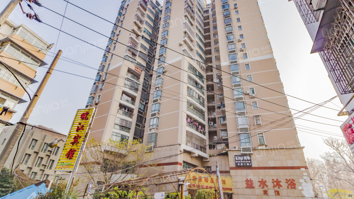 中房名城外景图