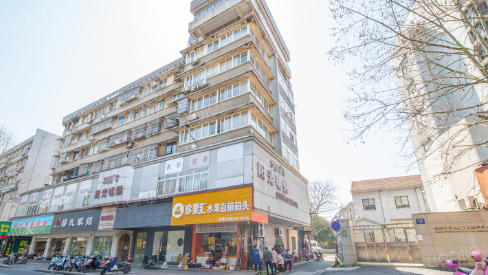 城厢街道城河街外景图