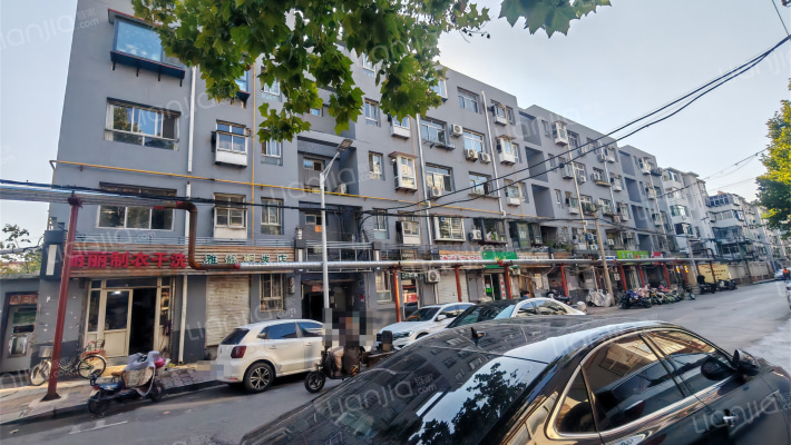 五金宿舍外景图