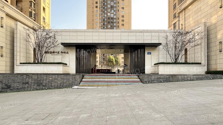 融创春晖十里御峰庭外景图