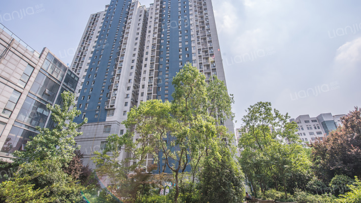 万和新城广场外景图