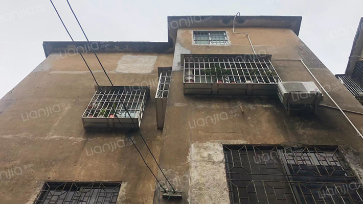 云良横街外景图