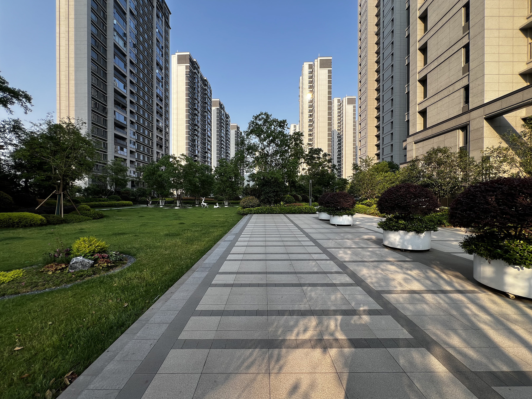 溪语宸章府小区实景 6