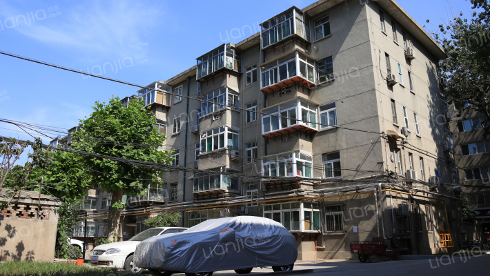 山东科技大学宿舍外景图