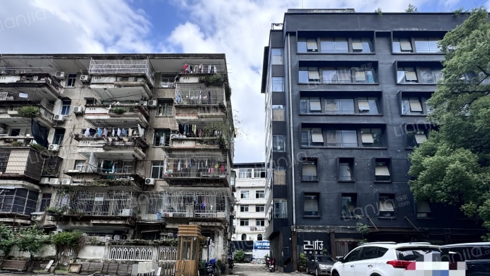 省财会管理干部学院单位宿舍外景图