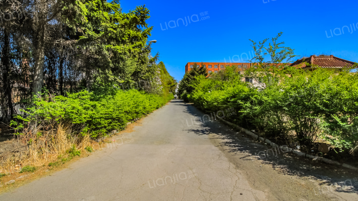 财专家属楼外景图