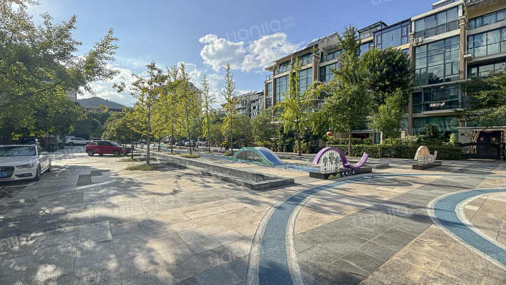 春江花园外景图