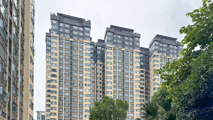 润扬双铁广场石犀里外景图